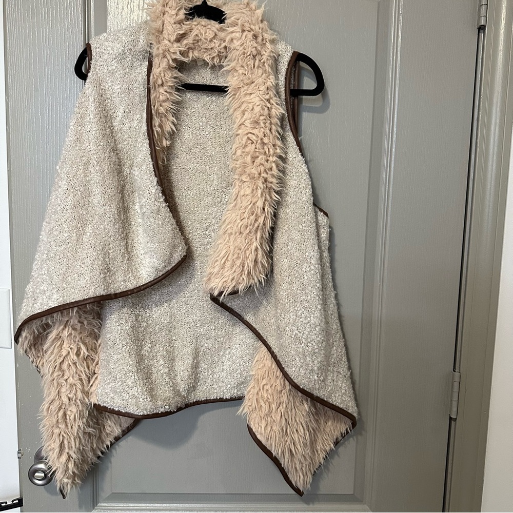 Faux Fur Lined Vest with Brown Trim  Love Tree M/L Fall Winter Sherpa Cozy
